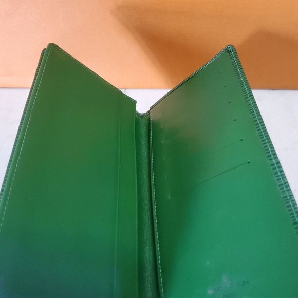 LOUIS VUITTON Vintage Green Epi Long Leather Bifold Long Wallet - Picture 4 of 7